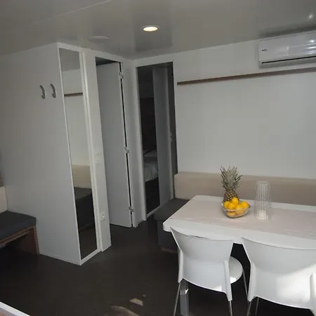 Aldeamento Turístico Sunny Mobile Homes Bijela Uvala Mugeba