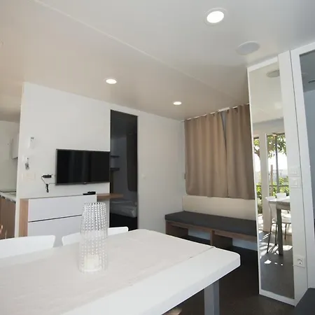 Sunny Mobile Homes Bijela Uvala 4* Mugeba